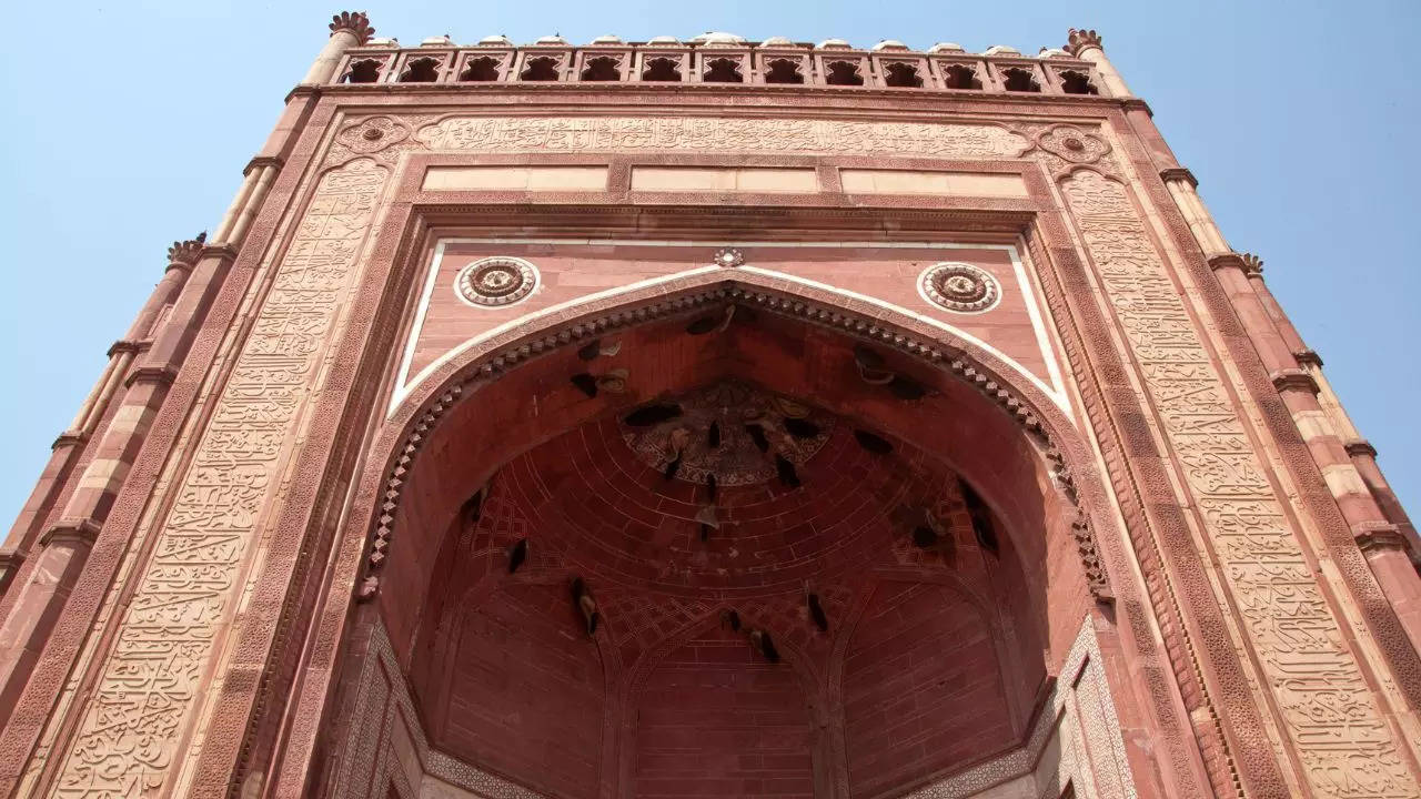 Credit from Canva to Buland Darwaza