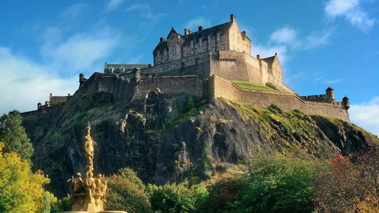 Edinburgh Castle Credit Canva