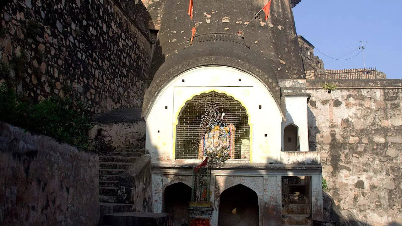 Ganesh temple inside the fort Credit Canva