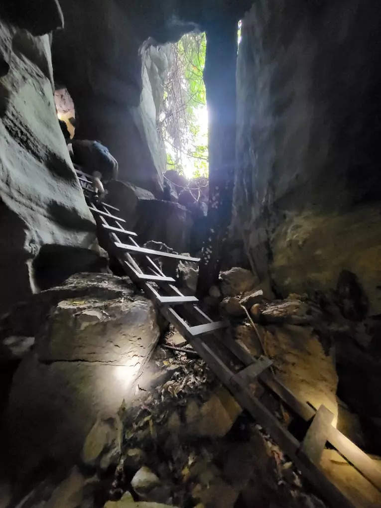 Mai Kaew Cave Credit WikimediaYwWhite