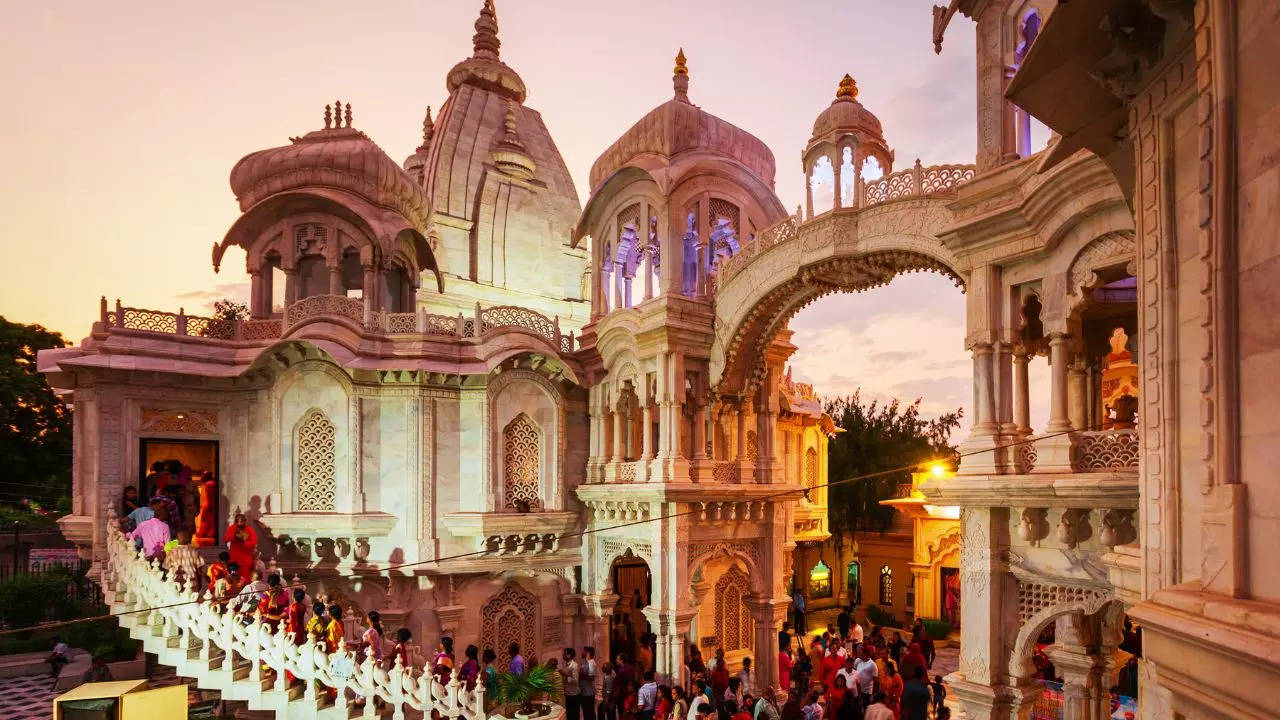 Krishna Balaram Mandir Vrindavan Credit Canva