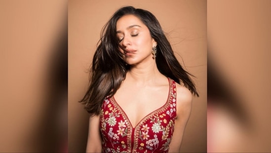 With the help of makeup artist Shraddha Naik, she accessorized with shimmery eyeshadow, mascara-coated lashes, defined brows, rosy cheeks, luminous highlighter and a nude lipstick. (Instagram/@shraddhakapoor)