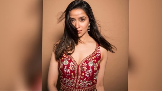 With the help of hairstylist Nikita Menon, she styled her gorgeous locks into soft curls, swept to one side and falling elegantly over her shoulders. This hairstyle perfectly complemented her elegant ensemble. (Instagram/@shraddhakapoor)