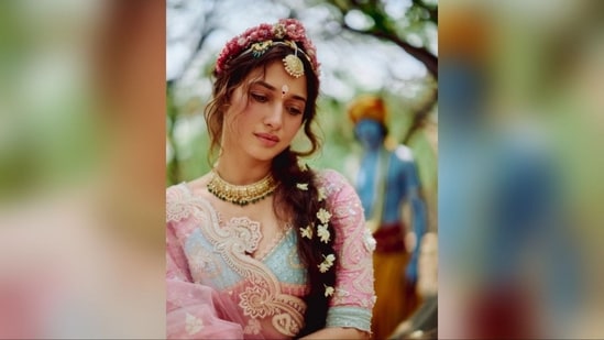 She styled her lush locks in soft curls and created a middle-parted braided hairstyle adorned with white flowers. The pink flower headband on top and the locks framing her face made her look absolutely stunning. (Instagram/@tamannaahspeaks)