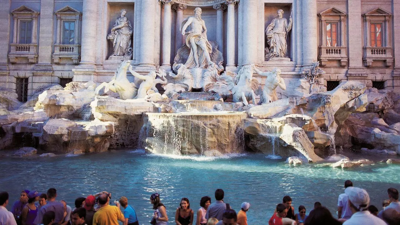 Overtourism: Rome is considering a ticketing system to protect the Trevi Fountain. Credit: Canva