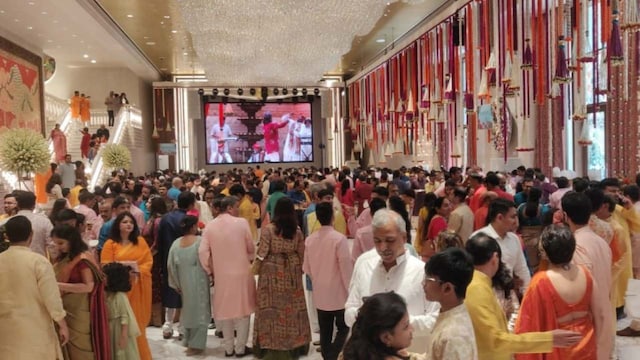 Chants of Ganpati Bapa Morya and Antilia Cha Raja Morya filled the air. It was a unique moment for all Reliance employees as they entered the towering skyscraper, located on Altamount Road in South Mumbai. (Image: Jerome Anthony)