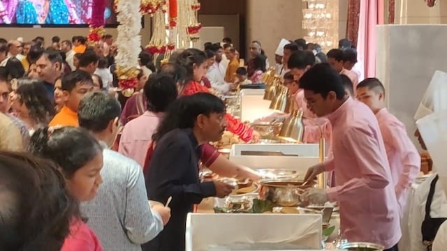 A sumptuous Gujarati lunch was served to the employees, who enjoyed the delicious dishes served on silver tableware. Outside the mansion’s majestic foyer, a mandala was erected, where a statue of Lord Ganesha was placed and several priests offered prayers, with a band of musicians playing hymns throughout the puja.